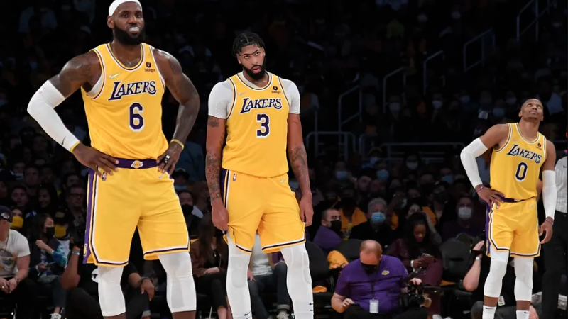 Analyzing the 2021-22 Los Angeles Lakers: A Disappointing Season in Review