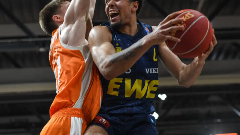 Observing Len Schoormann and Jacob Patrick in a German BBL Basketball Game