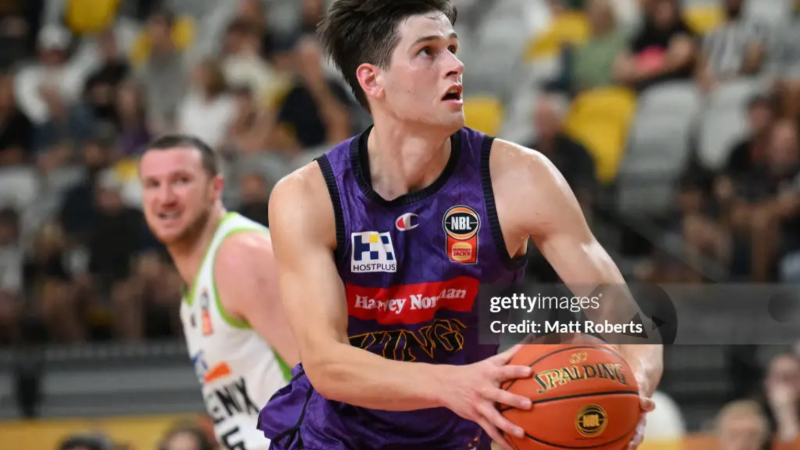 Observing Alex Toohey, Malique Lewis, and Owen Foxwell in a 2024 NBL Blitz Game