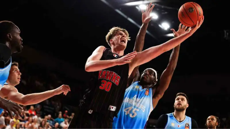 Assessing Lachlan Olbrich, Izan Almansa, and Ben Henshall in the Illawarra-Perth Game