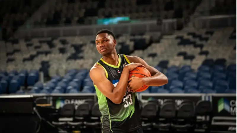 Analyzing Malique Lewis and Lueth Awan in an NBL Blitz Game